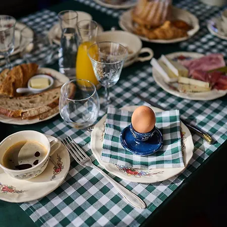 Le Clos De La Vieille Dame Bed & Breakfast *